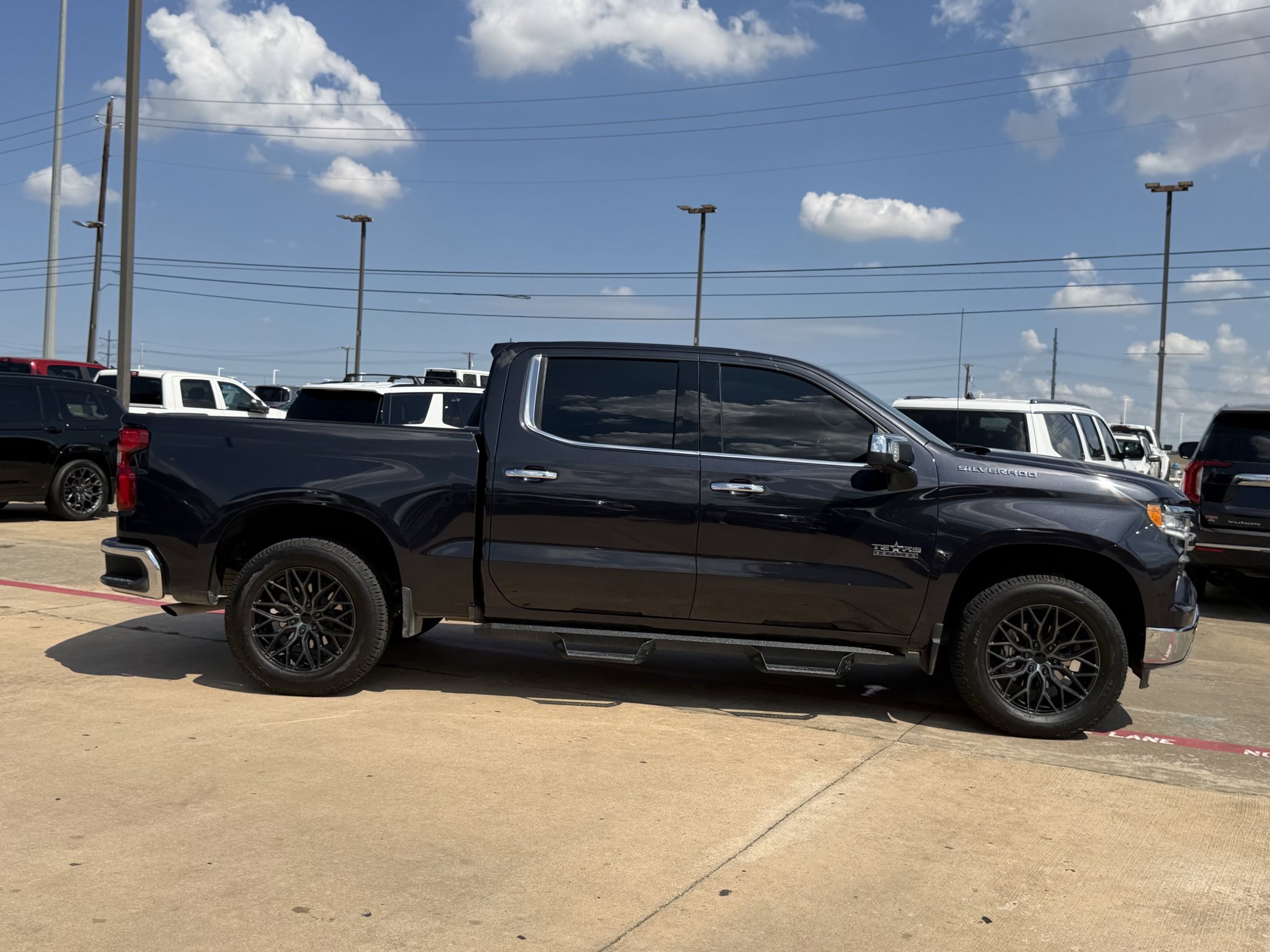 Used 2023 Chevrolet Silverado 1500 LTZ w/ LTZ Convenience Package II RWD image 2