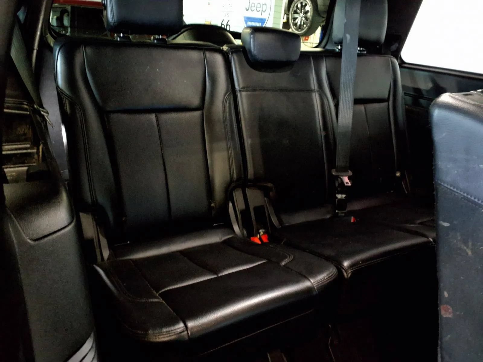 Used 2019 Ford Expedition XLT w/ Equipment Group 202A AWD/4WD image 9