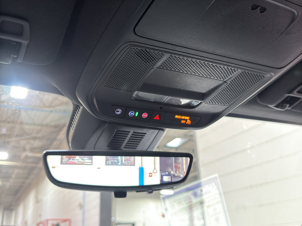 Used 2025 Chevrolet Equinox LT w/ Convenience Package II image 36