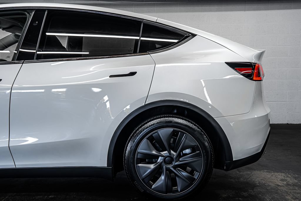 Used 2025 Tesla Model Y Long Range RWD image 13