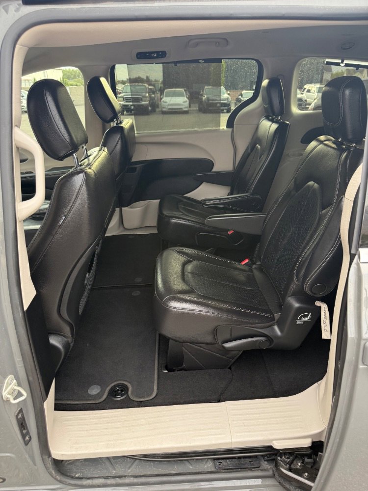 Used 2022 Chrysler Pacifica Touring-L image 26