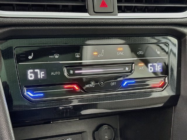 Certified 2025 Volkswagen Taos SE AWD/4WD image 18