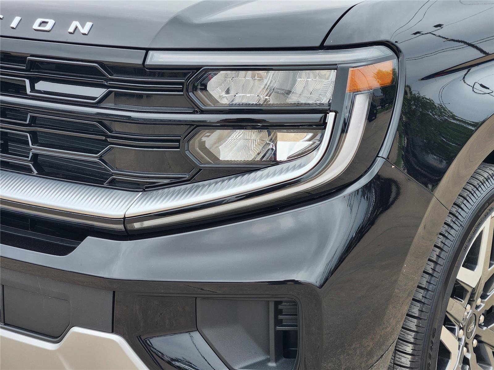 New 2025 Ford Expedition Max Platinum w/ Platinum Ultimate Package AWD/4WD image 5