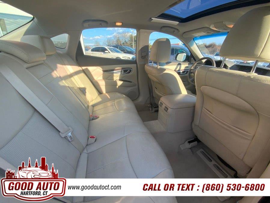 Used 2017 INFINITI Q70 5.6 AWD/4WD image 9