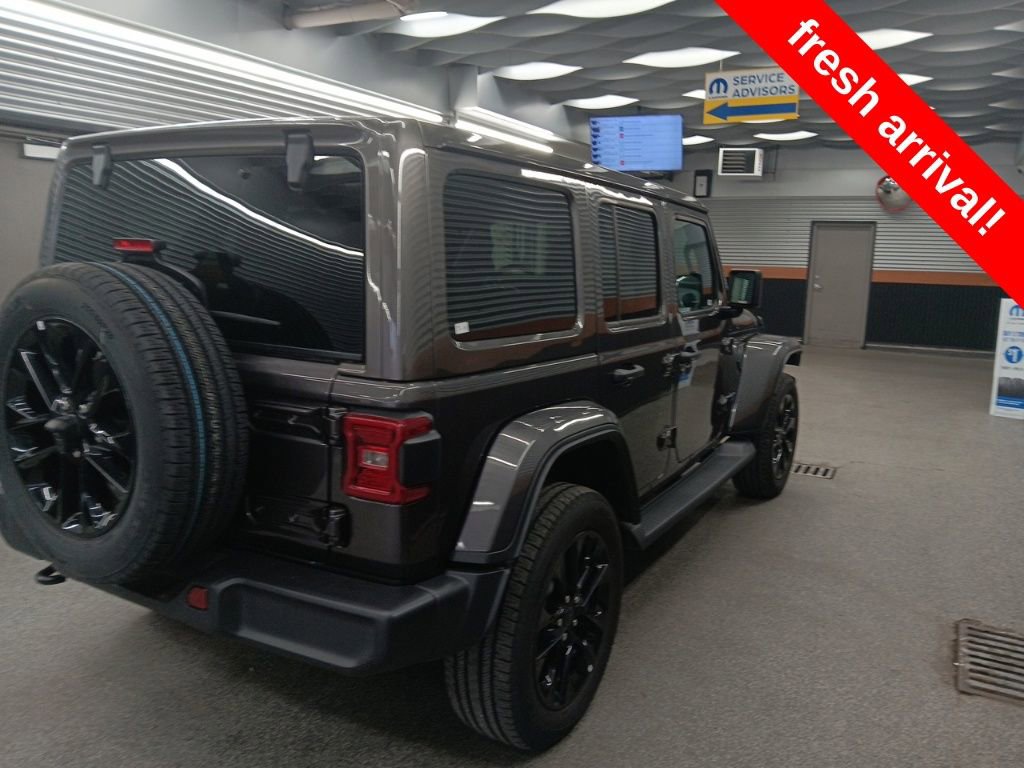 Used 2025 Jeep Wrangler Unlimited Sahara w/ Technology Group image 3