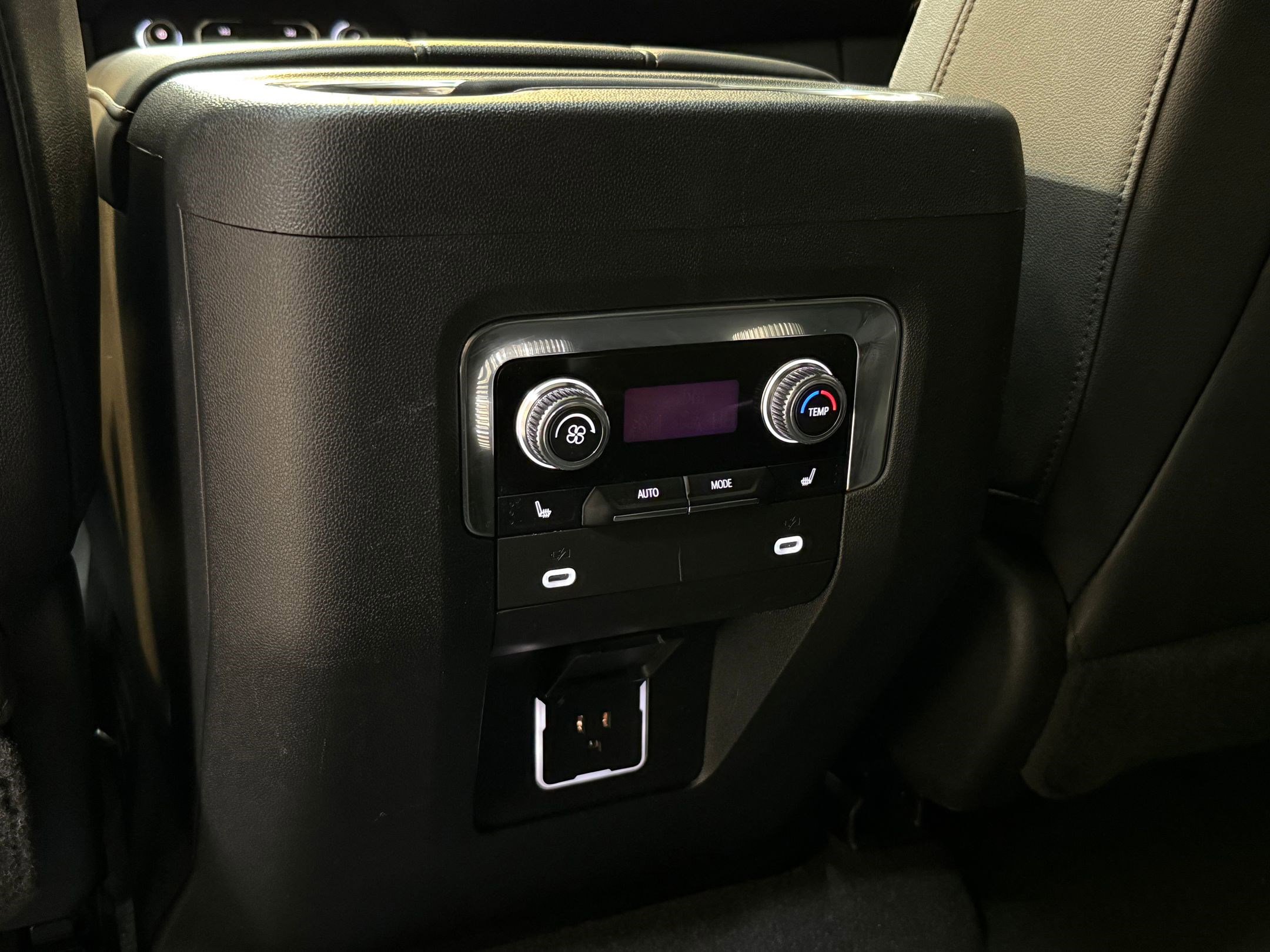 Used 2023 GMC Yukon AT4 w/ AT4 Premium Package image 40