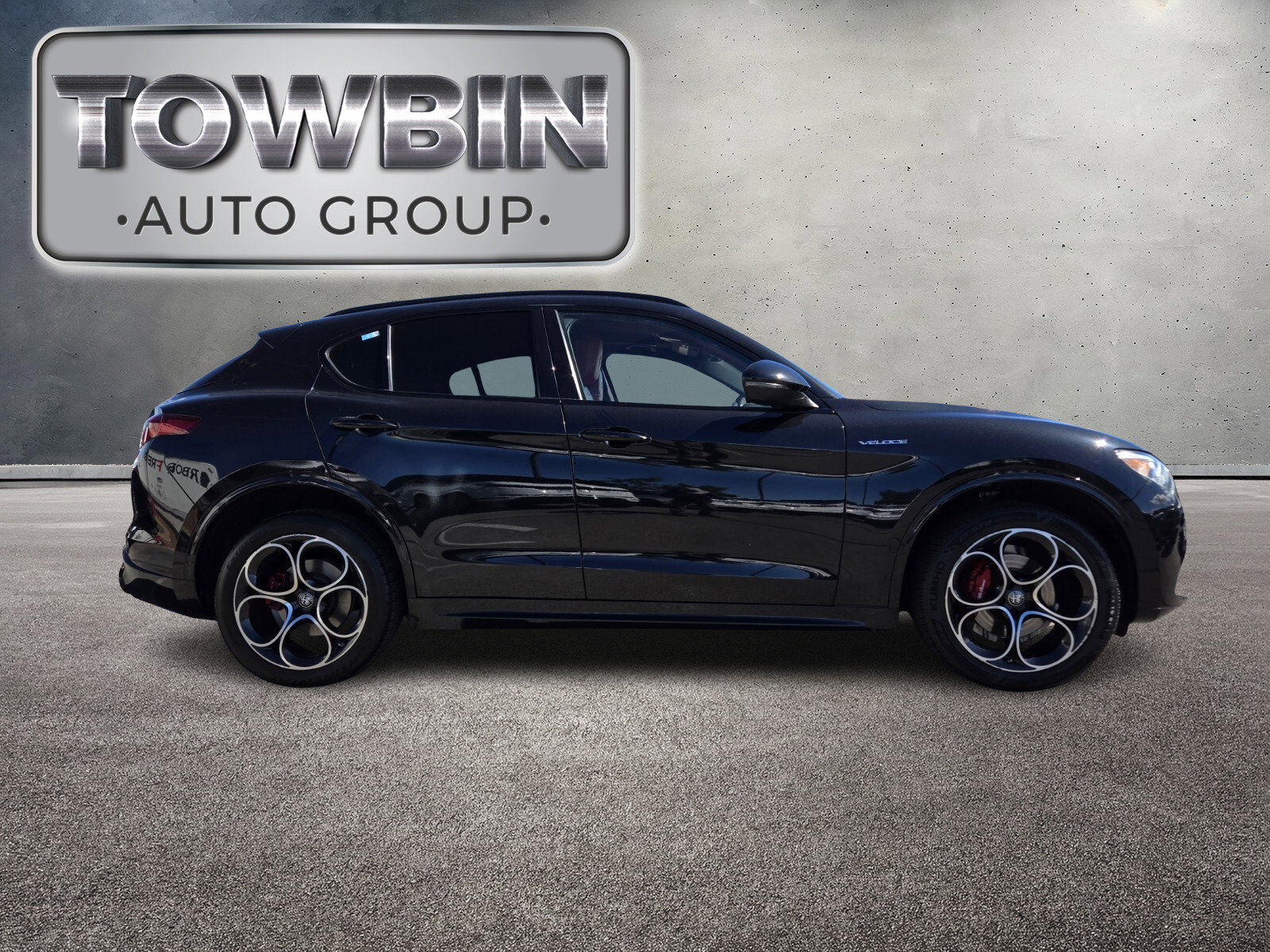 Used 2022 Alfa Romeo Stelvio Veloce image 3