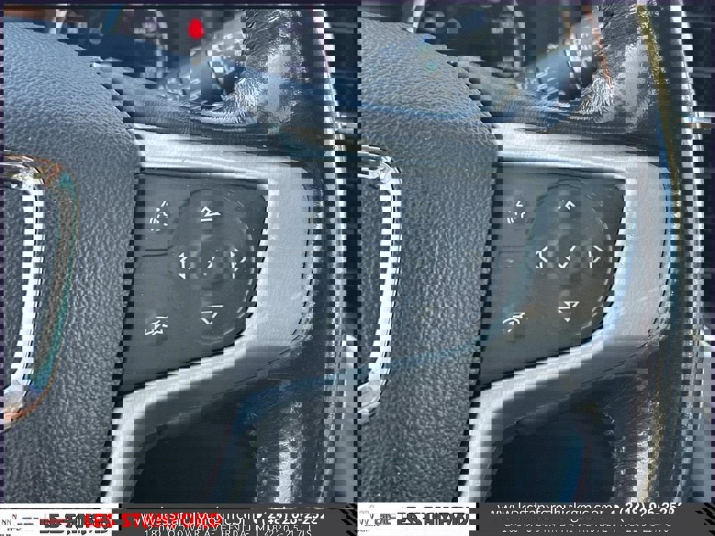 Used 2018 GMC Acadia SLT w/ LPO, Floor Liner Package image 24