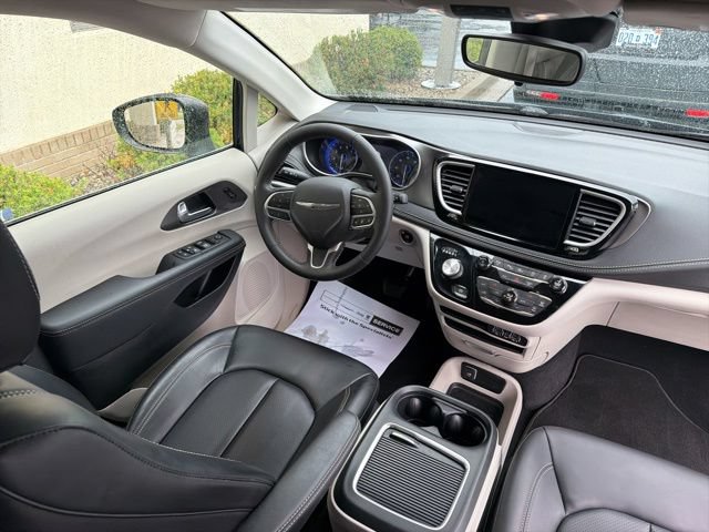 Used 2023 Chrysler Pacifica Touring-L AWD/4WD image 24