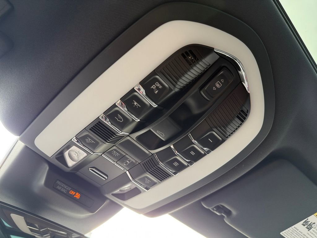 Used 2023 Porsche Macan Turbo AWD/4WD image 32