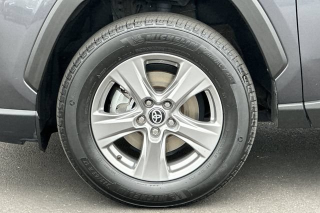 Used 2025 Toyota RAV4 XLE FWD image 31