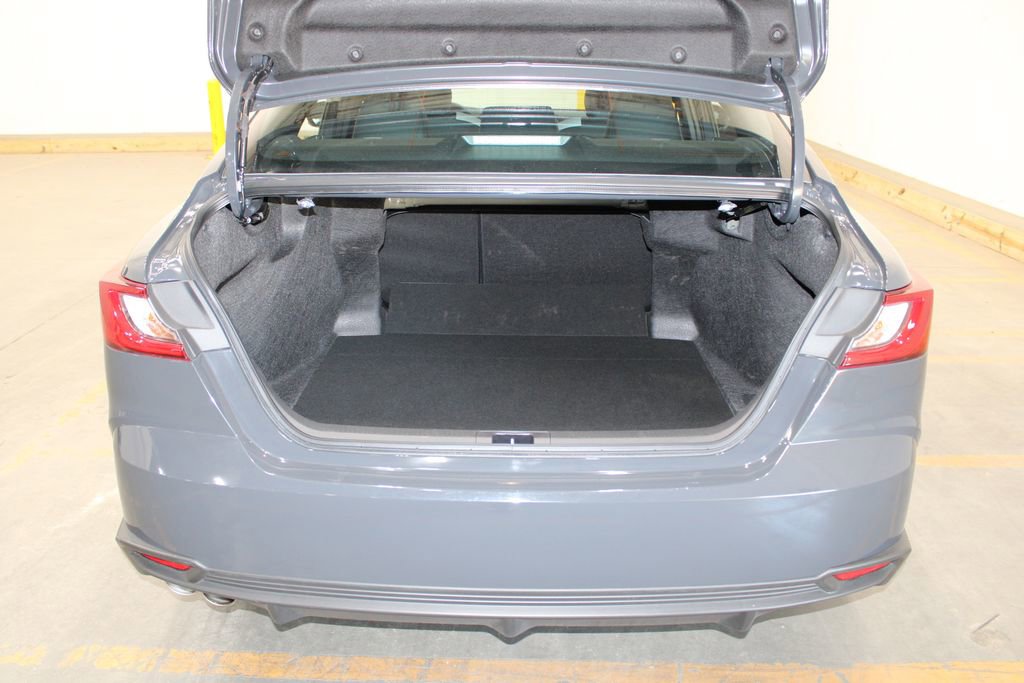 Used 2025 Toyota Camry SE image 13