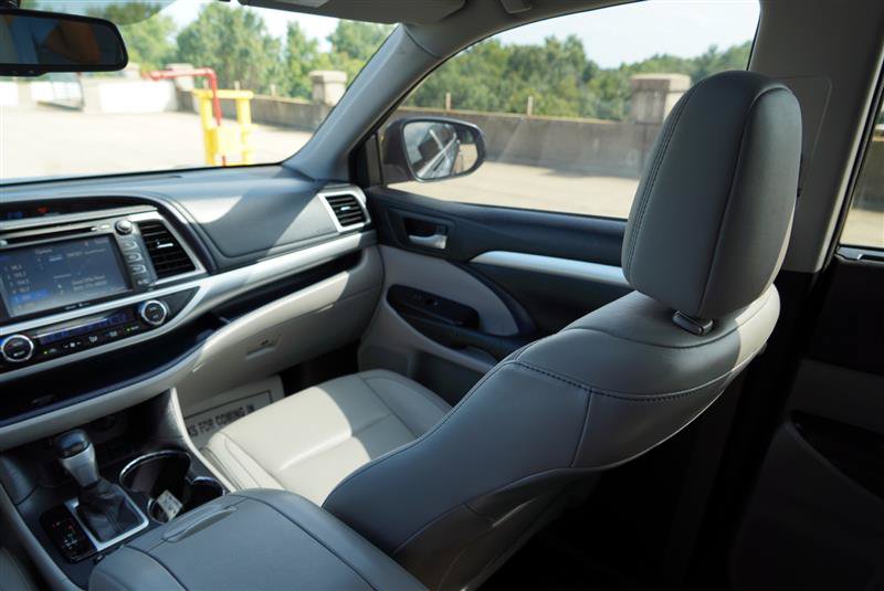 Used 2015 Toyota Highlander XLE FWD image 40