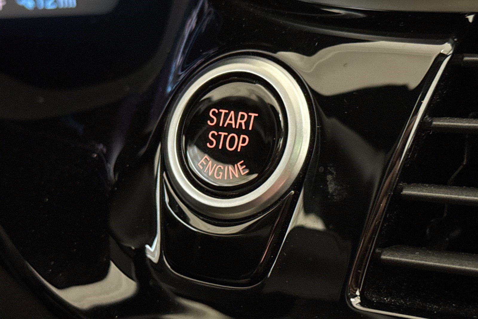 Certified 2023 BMW 530e w/ M Sport Package image 33