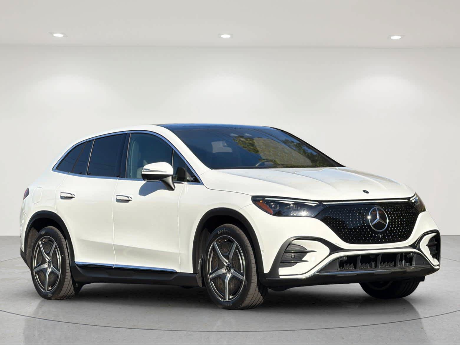 Certified 2023 Mercedes-Benz EQE 500 4MATIC SUV w/ Pinnacle Trim Package image 7