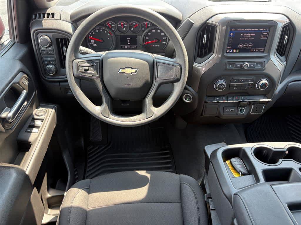 Used 2025 Chevrolet Silverado 1500 Custom w/ Turbomax Blackout Package AWD/4WD image 4