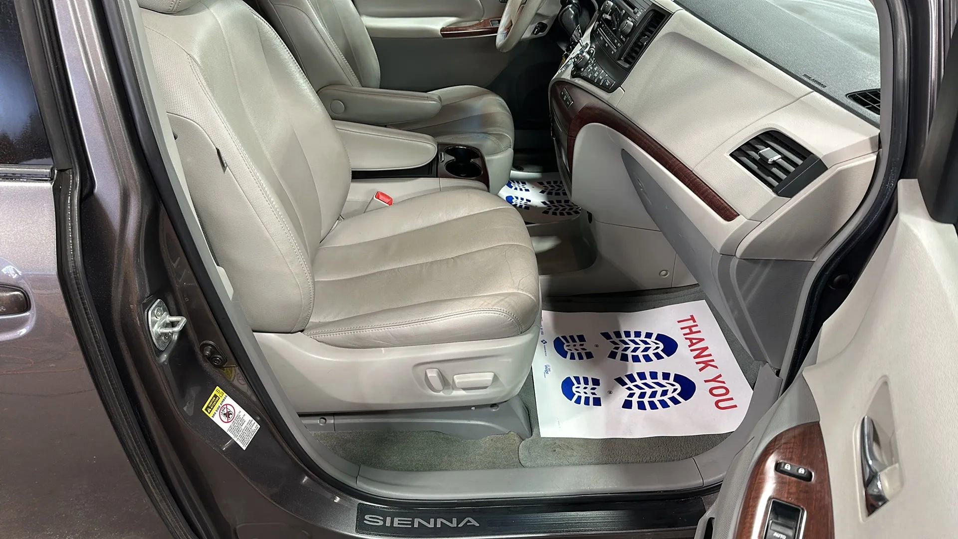 Used 2014 Toyota Sienna XLE FWD image 20