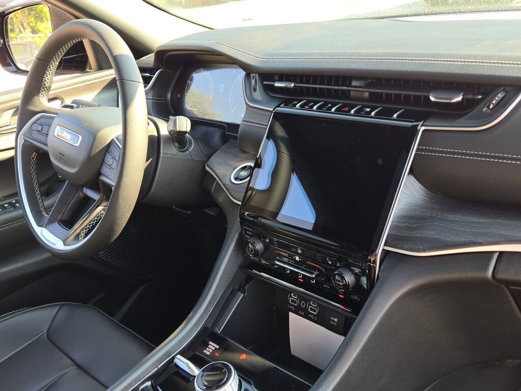 New 2025 Jeep Grand Cherokee L Limited w/ Luxury Tech Group II image 6