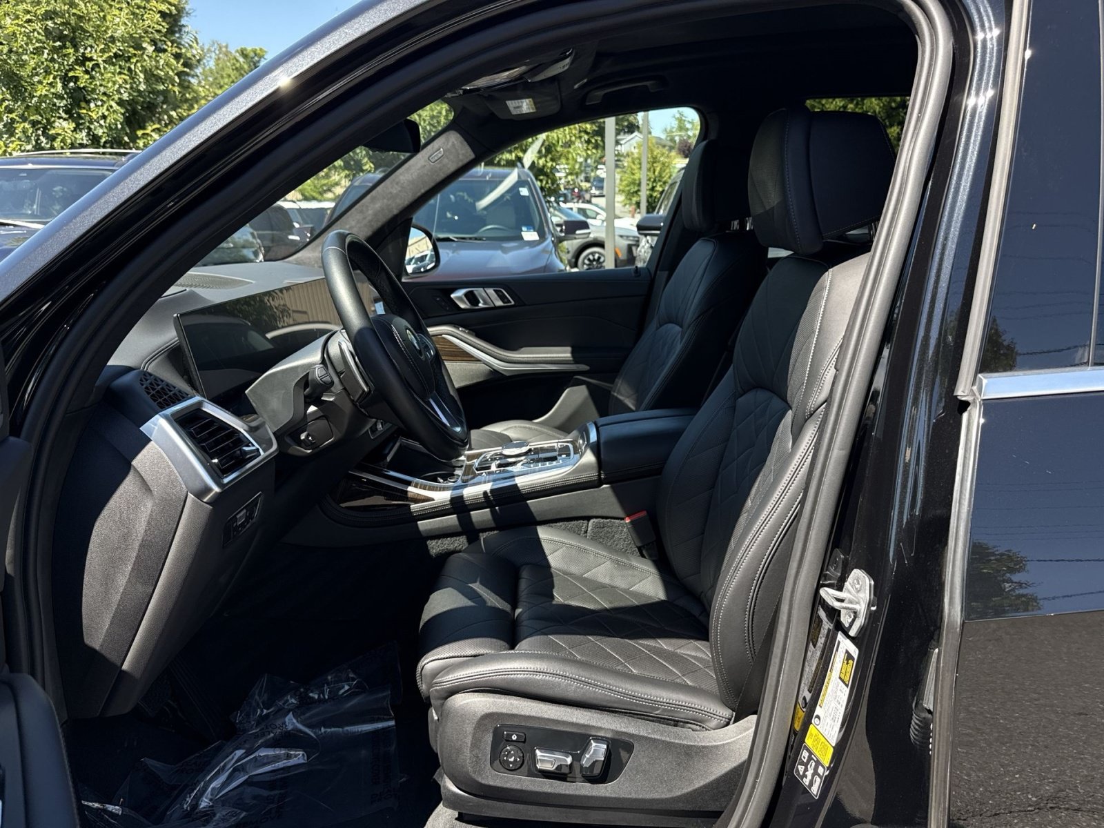 Used 2023 BMW X7 xDrive40i w/ Premium Package AWD/4WD image 13