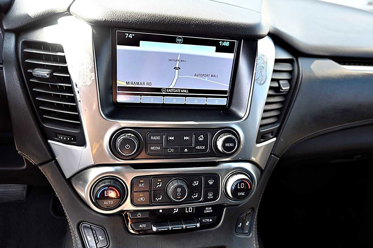 Used 2019 Chevrolet Suburban LT image 26