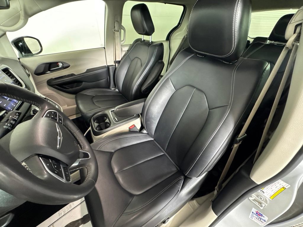 Certified 2024 Chrysler Pacifica Touring-L FWD image 32