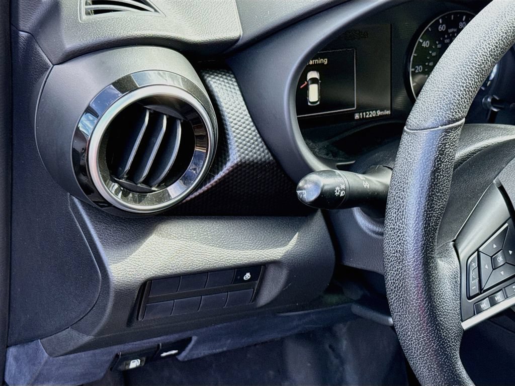 Used 2021 Nissan Kicks SV FWD image 11