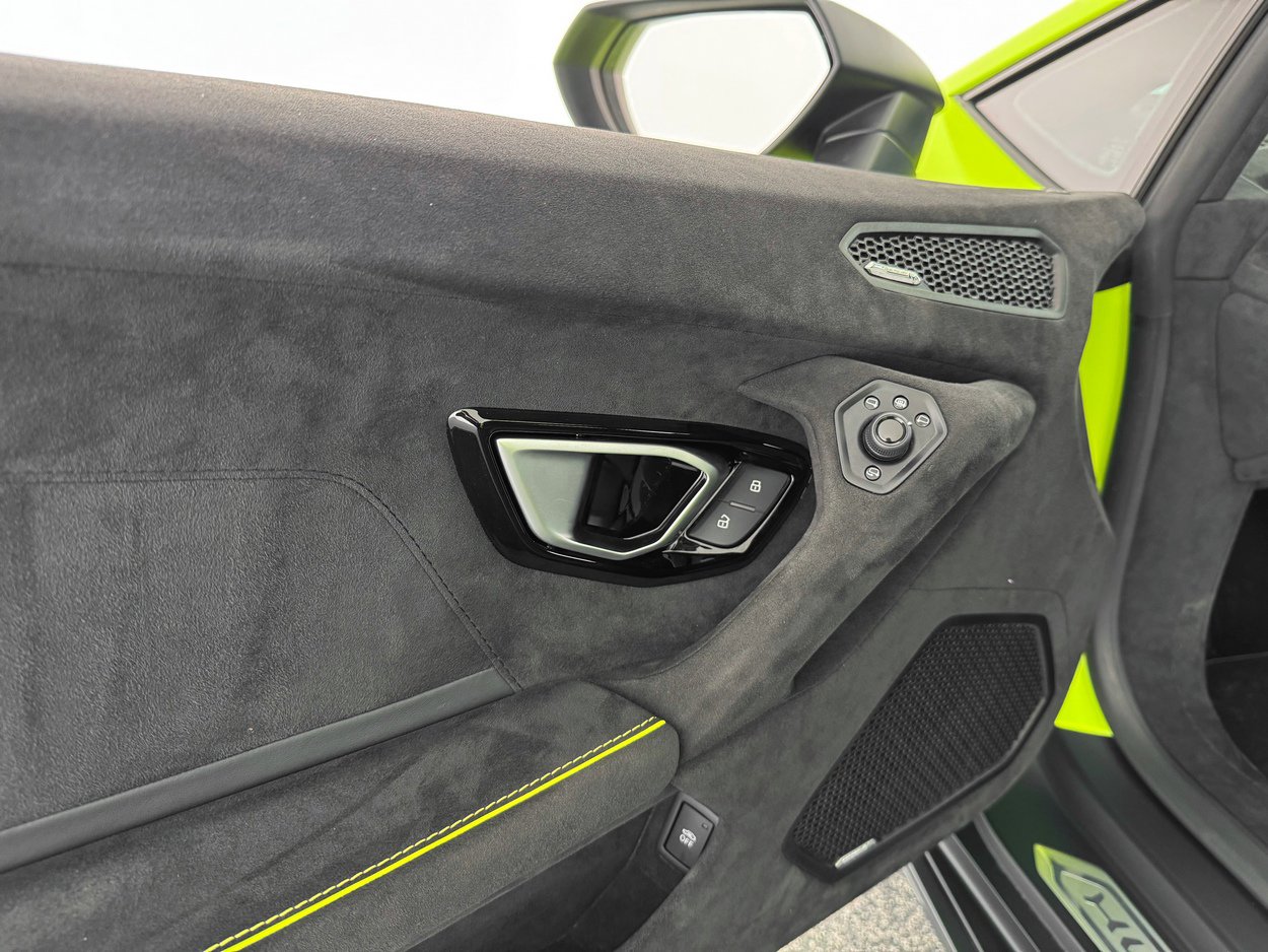 Used 2023 Lamborghini Huracan Sterrato image 14