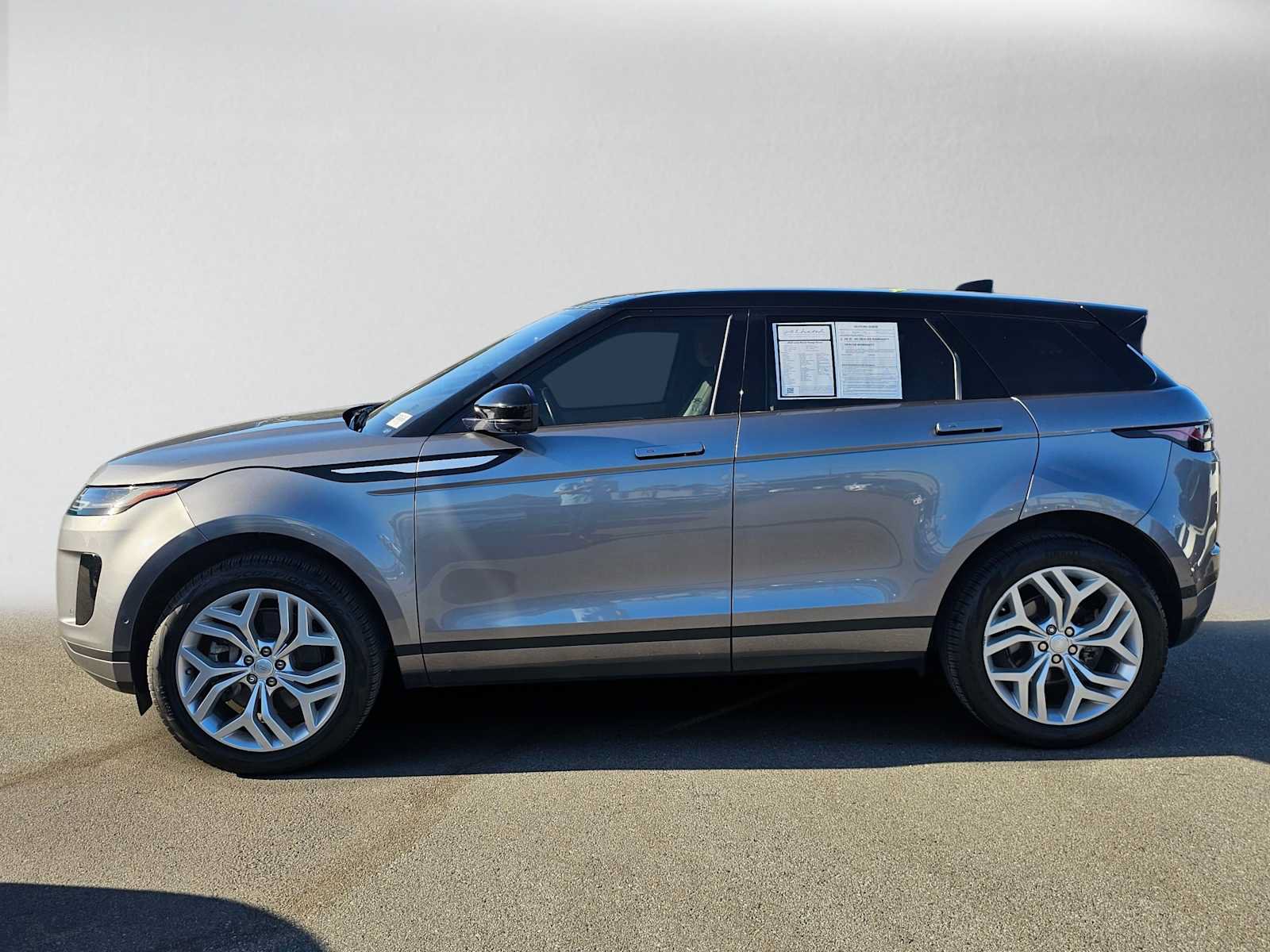 Used 2020 Land Rover Range Rover Evoque SE AWD/4WD image 2