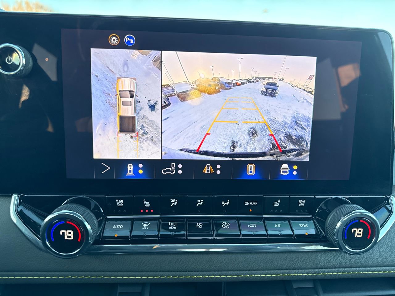 Used 2025 Chevrolet Colorado ZR2 w/ Technology Package image 21