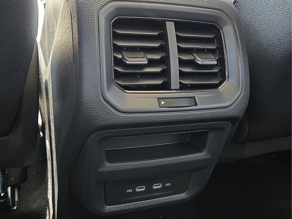 New 2026 Volkswagen Taos SE FWD image 12