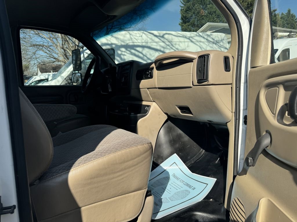 Used 2002 GMC Savana 3500 G3500 image 8
