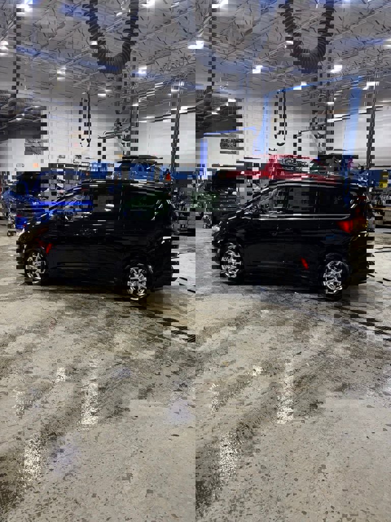 Used 2024 Chrysler Voyager LX image 8