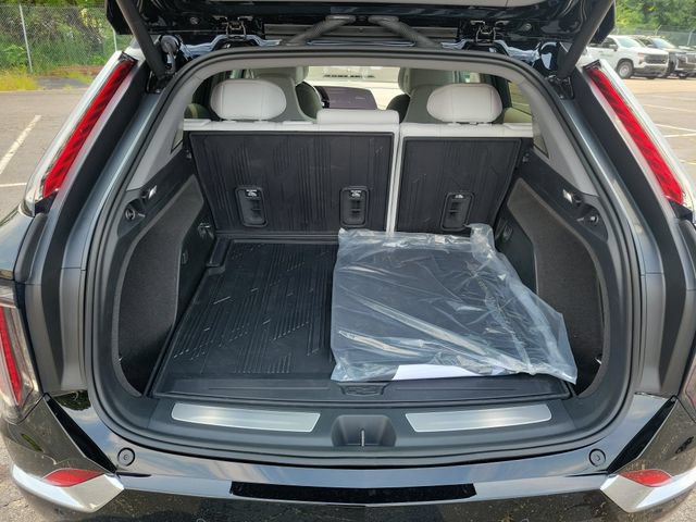 New 2027 Cadillac Optiq Luxury w/ LPO, Floor Liner Package AWD/4WD image 27