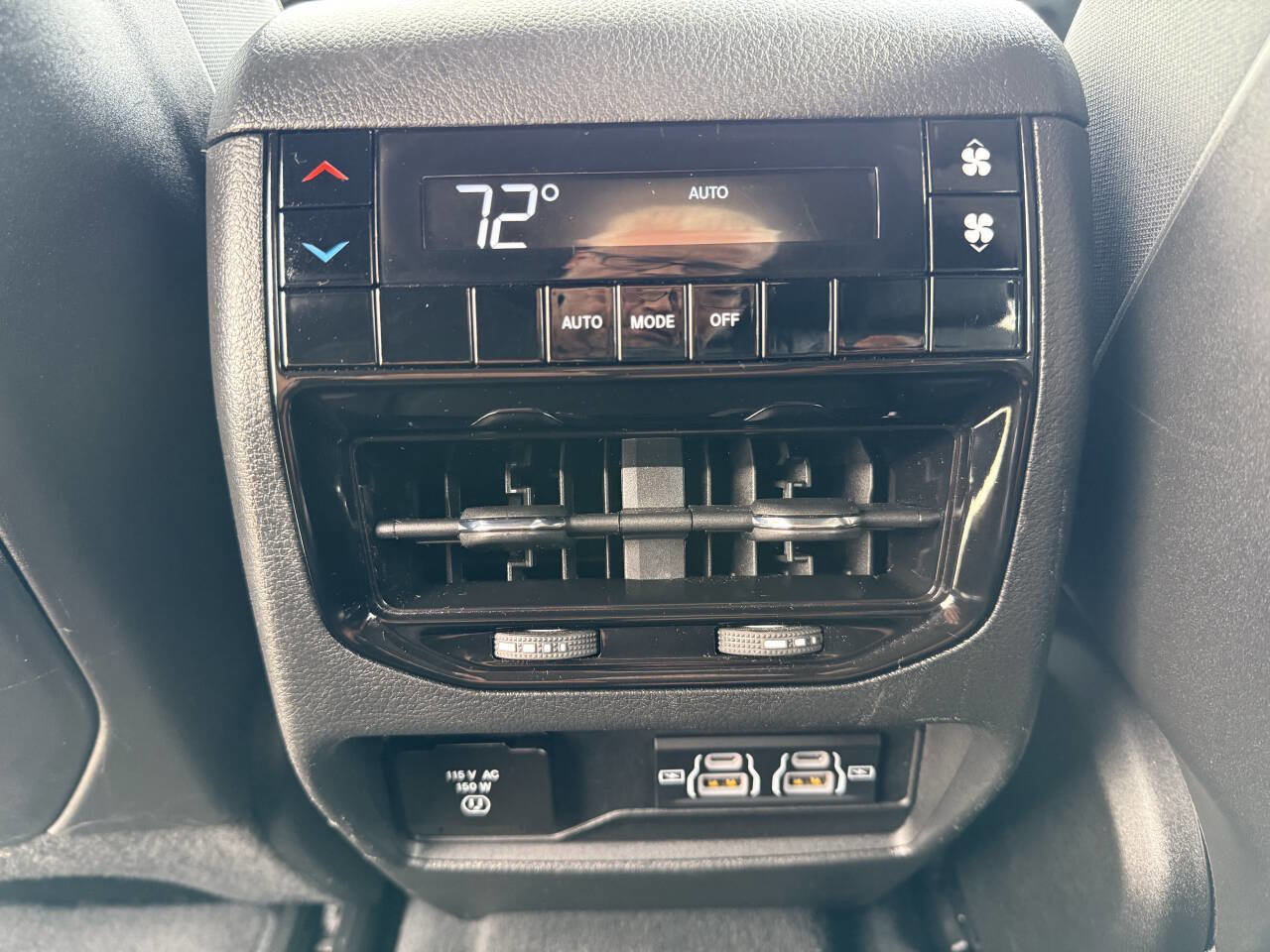 Used 2024 Jeep Grand Cherokee L Laredo image 26
