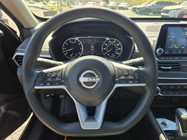 Used 2025 Nissan Altima 2.5 SV FWD image 34