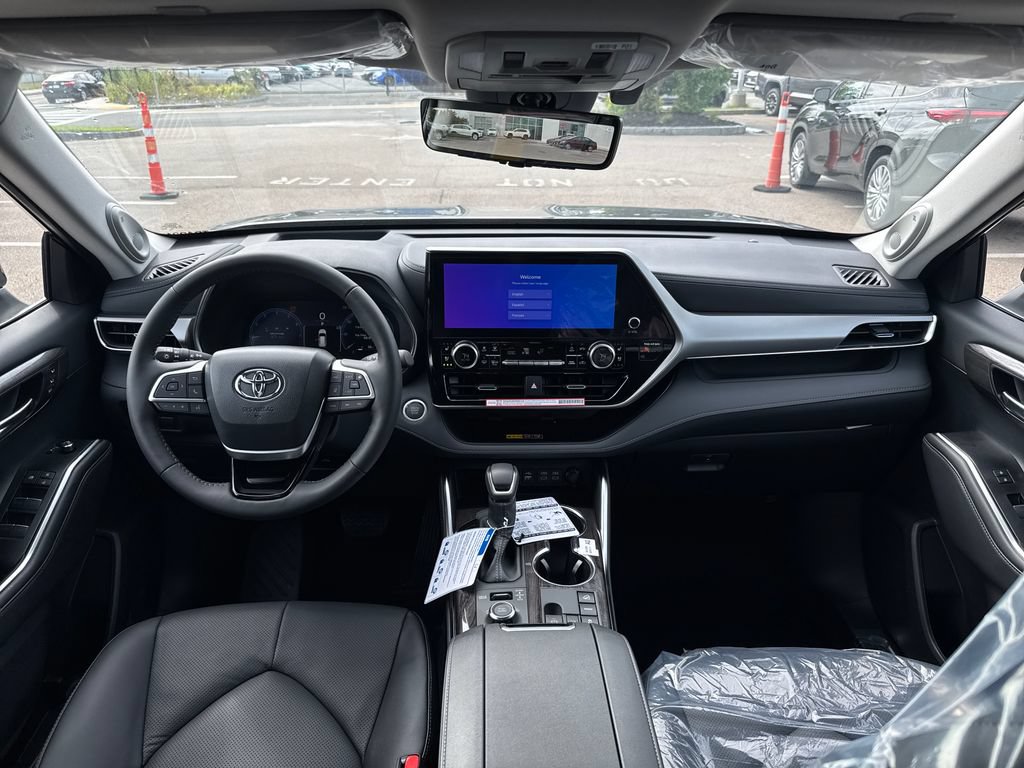 New 2026 Toyota Highlander Platinum AWD/4WD image 12