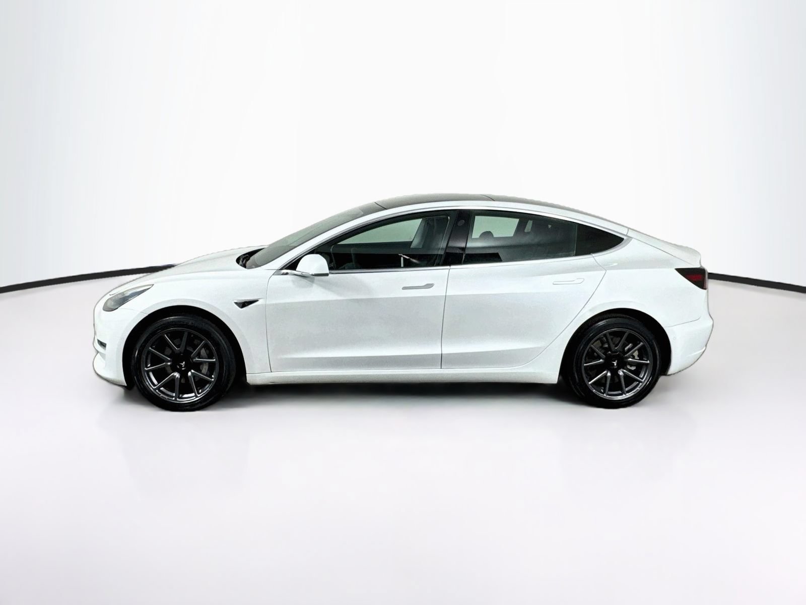 Used 2020 Tesla Model 3 Standard Range RWD image 4