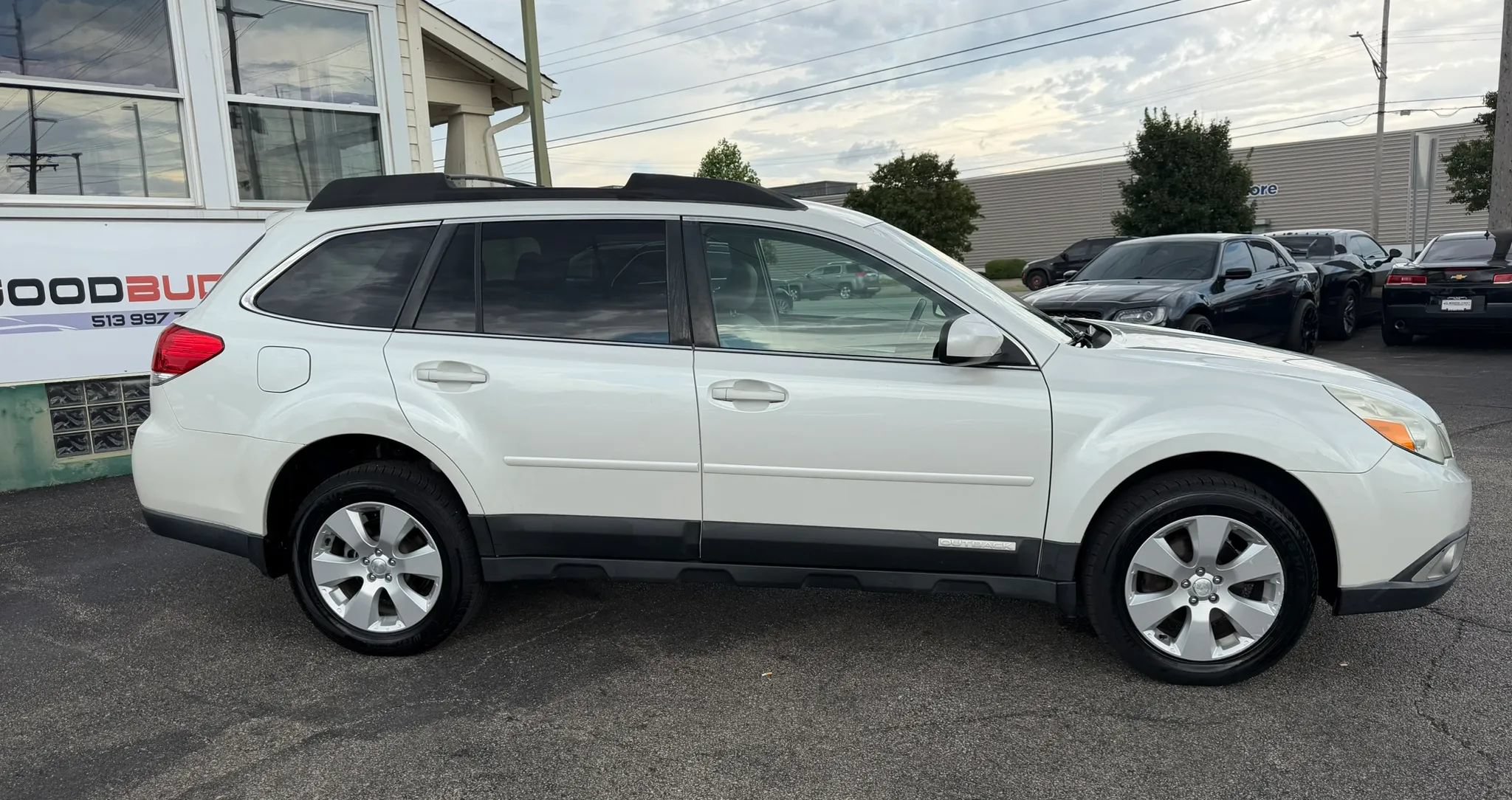 Used 2011 Subaru Outback 2.5i Premium w/ All-Weather Pkg AWD/4WD image 6