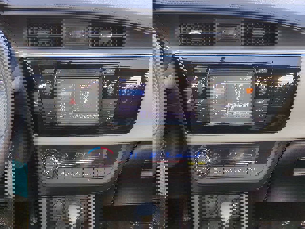 Used 2015 Toyota Corolla LE image 17