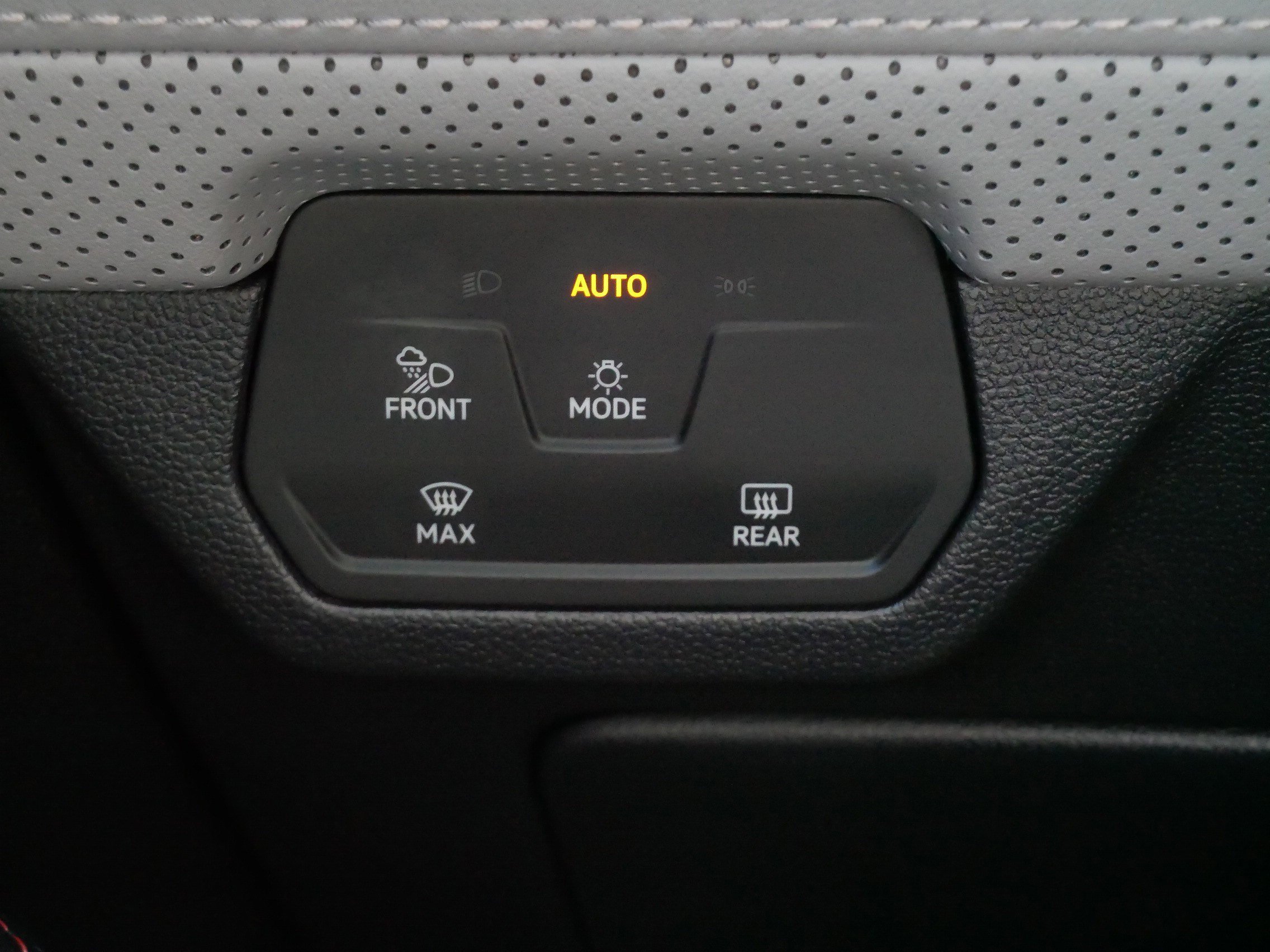 Certified 2024 Volkswagen Atlas Peak Edition SE AWD/4WD image 28