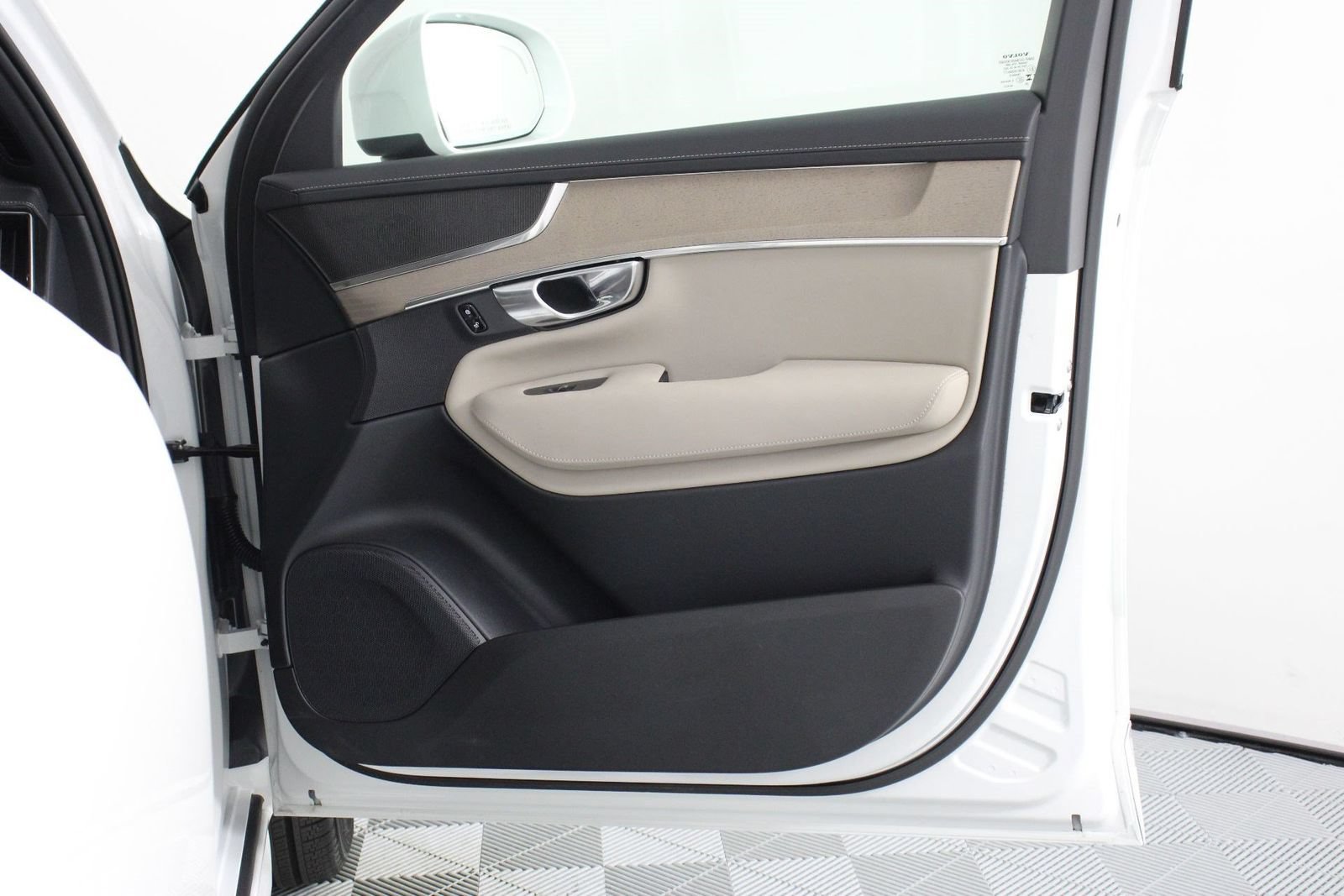 Certified 2026 Volvo XC90 B5 Core AWD/4WD image 21