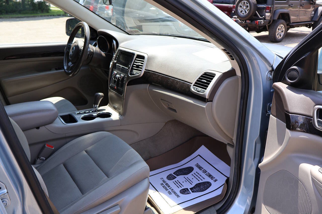 Used 2012 Jeep Grand Cherokee Laredo AWD/4WD image 21