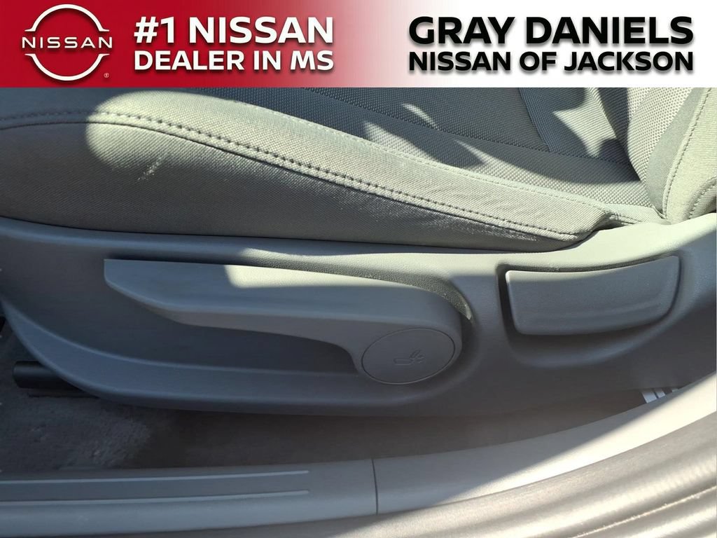 Used 2025 Hyundai Elantra SE FWD image 11