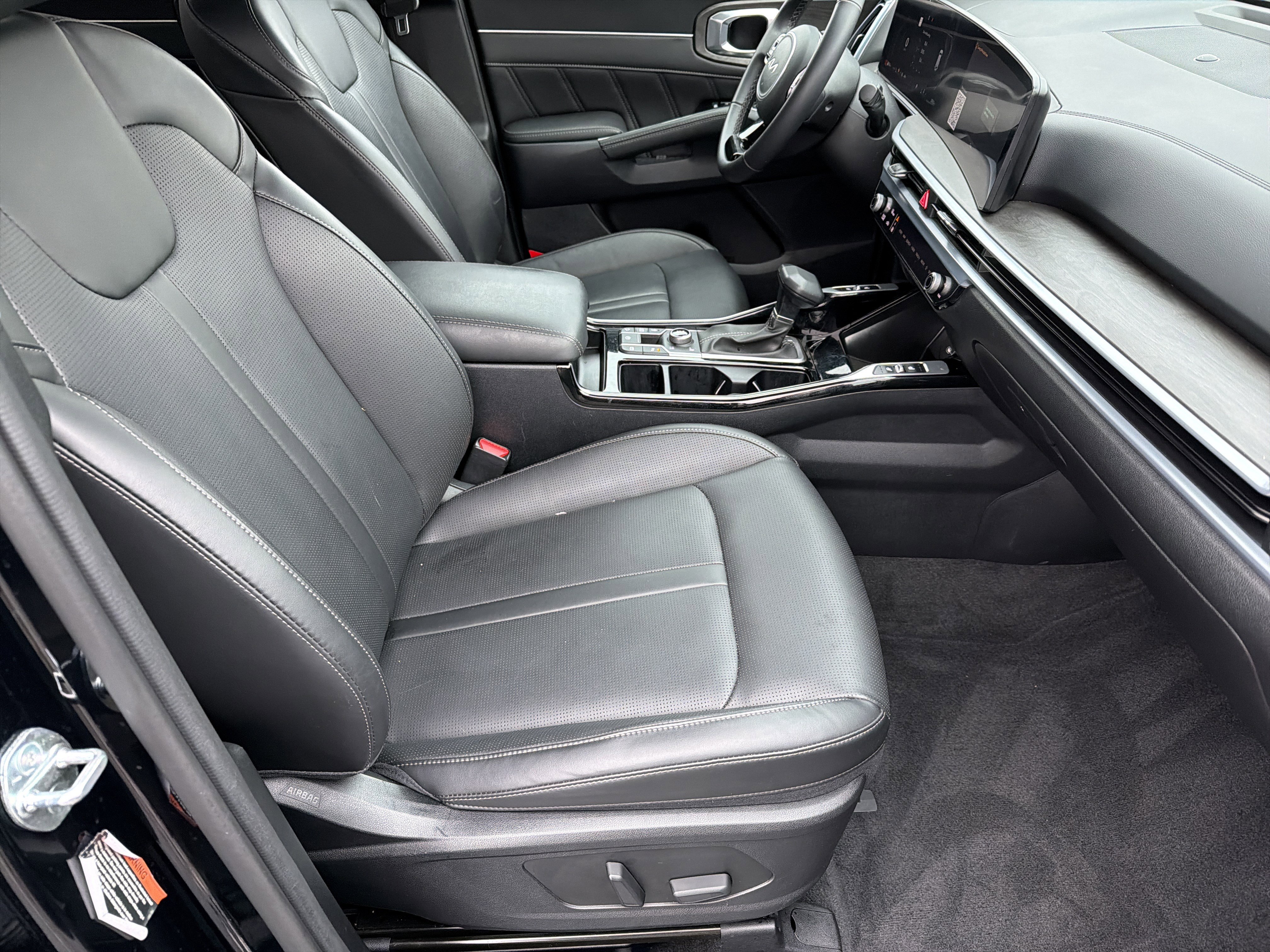 Used 2025 Kia Sorento SX image 13