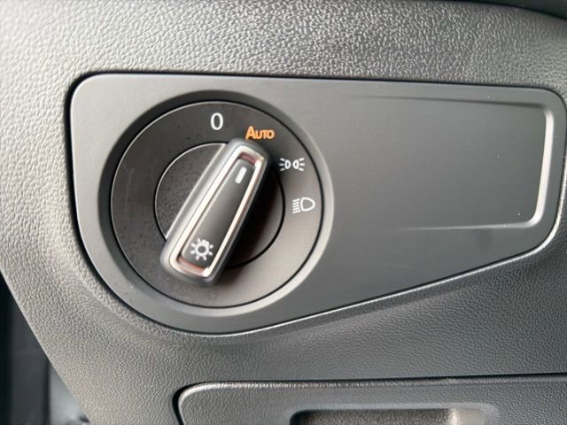 Used 2023 Volkswagen Tiguan SE image 19
