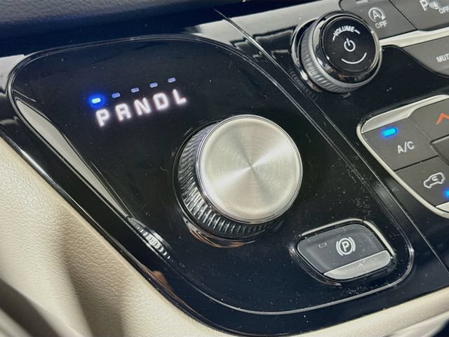 Used 2023 Chrysler Pacifica Touring-L FWD image 21