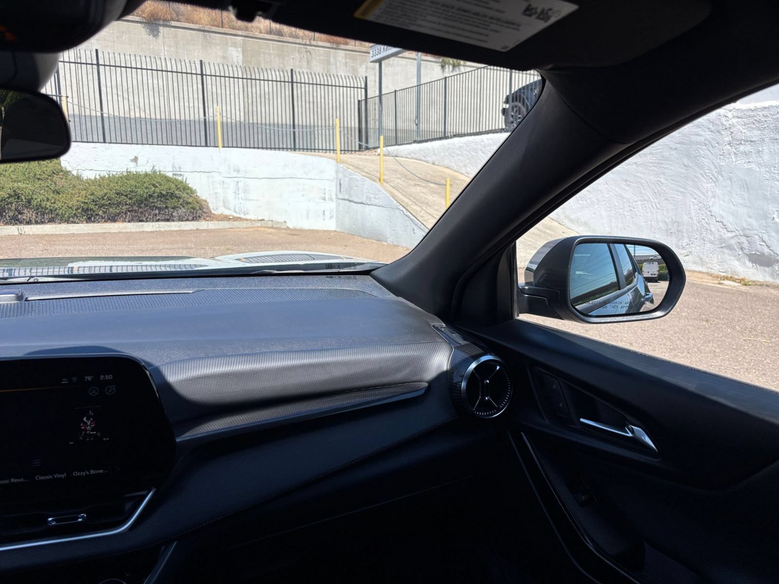 Used 2025 Chevrolet Equinox LT FWD image 35