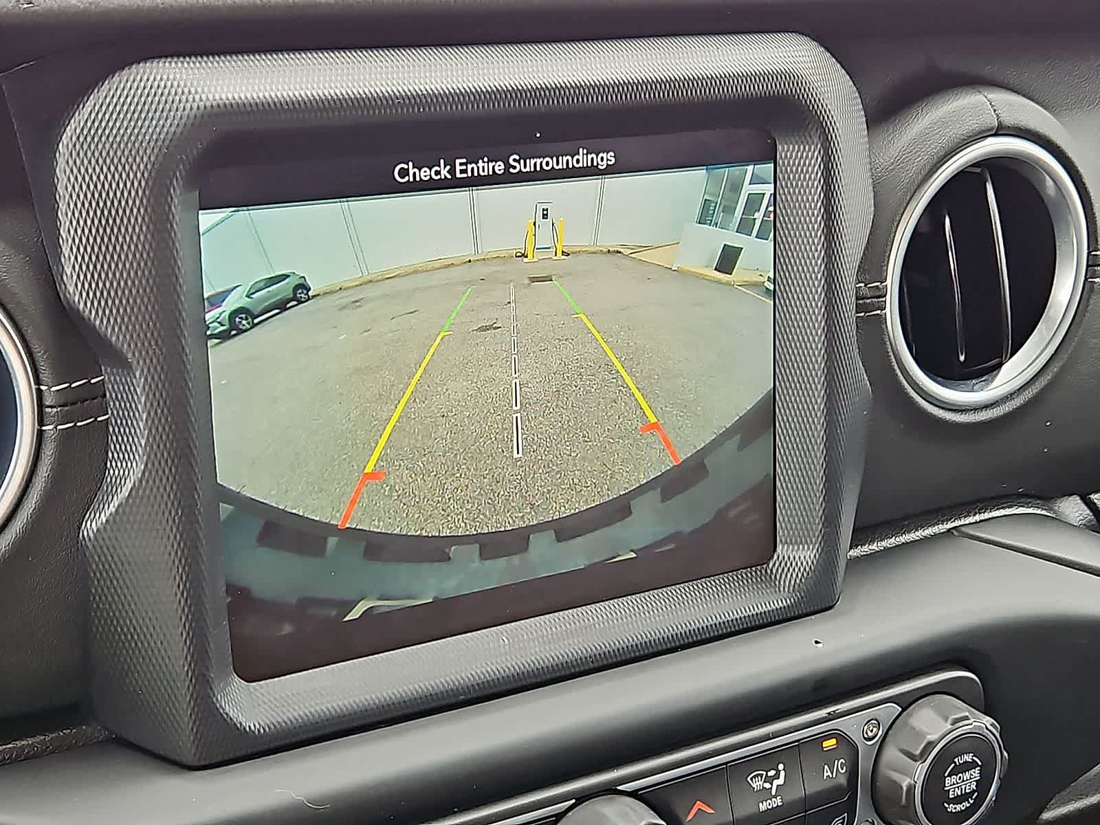 Used 2018 Jeep Wrangler Unlimited Sahara AWD/4WD image 20