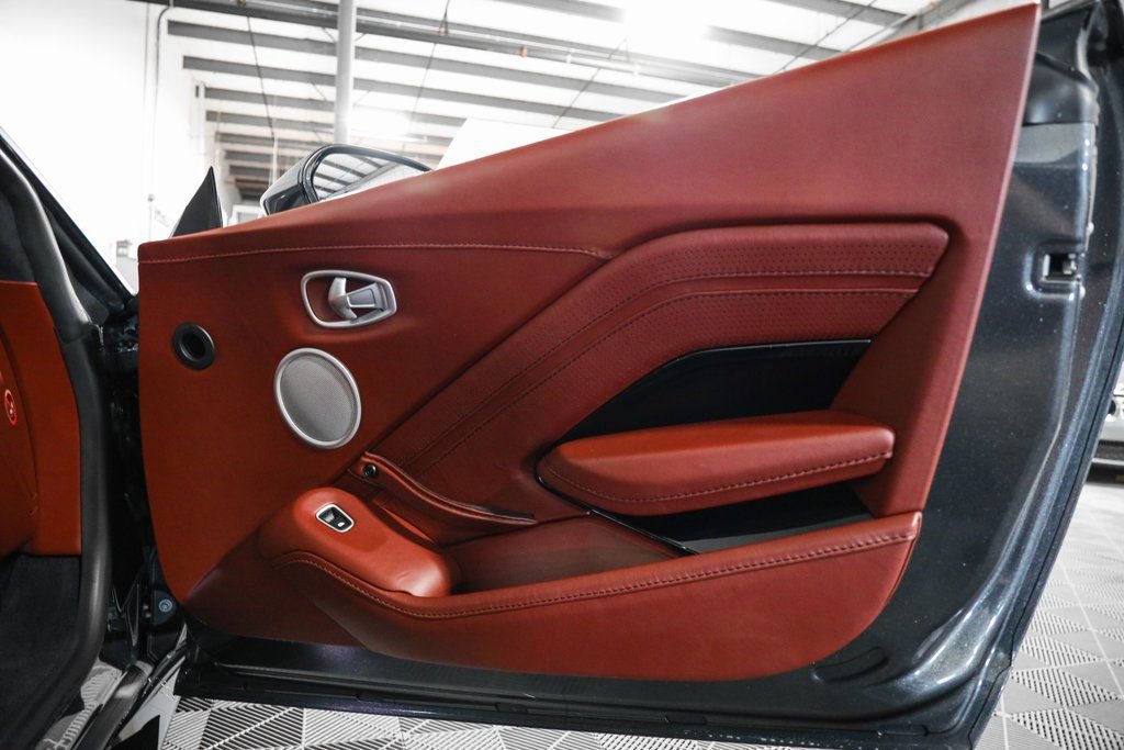 Used 2020 Aston Martin V8 Vantage Coupe image 26