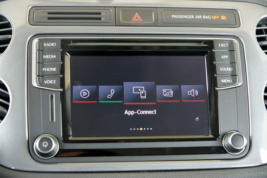 Used 2017 Volkswagen Tiguan S image 19